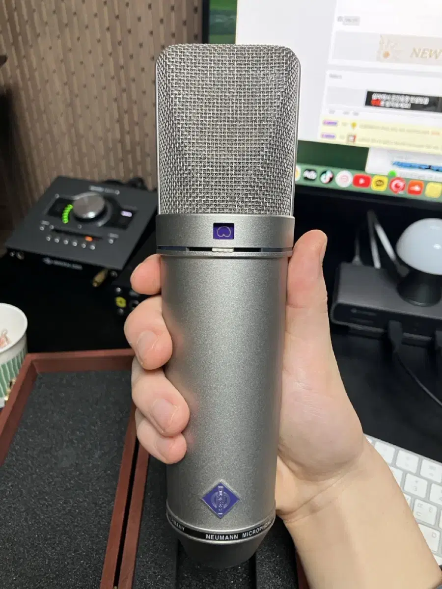 Neumann U87ai 판매합니다.