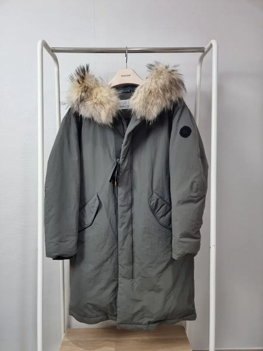 New product of Kolon Sports goose down long down jacket with 700,000 won in cost