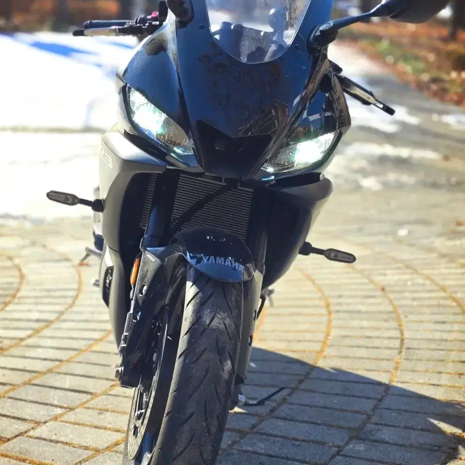 23년식 야마하 YZF-R3 블랙 2300km 신차급 팝니다