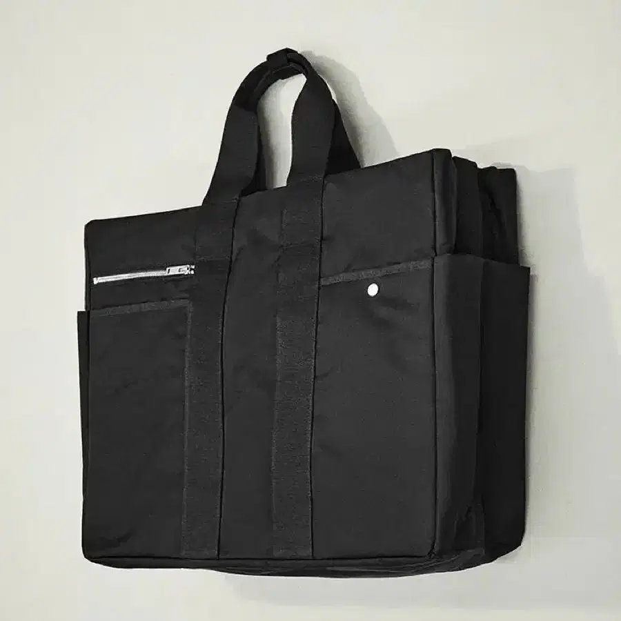 COS holdall back 트래블 가방