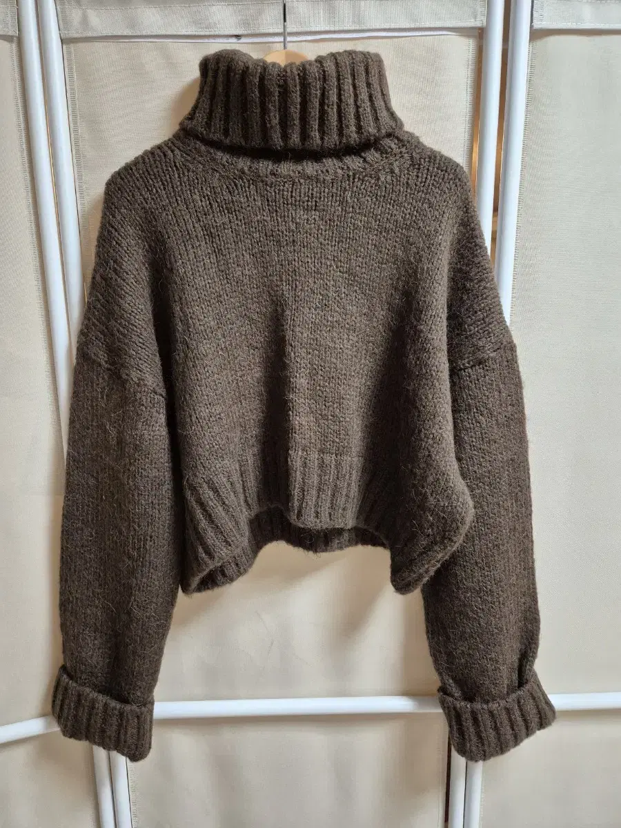 Brown turtleneck cropped knit sweater (new)