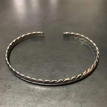 SILVER925 TWIST DESIGN BANGLE/ 실버 팔찌