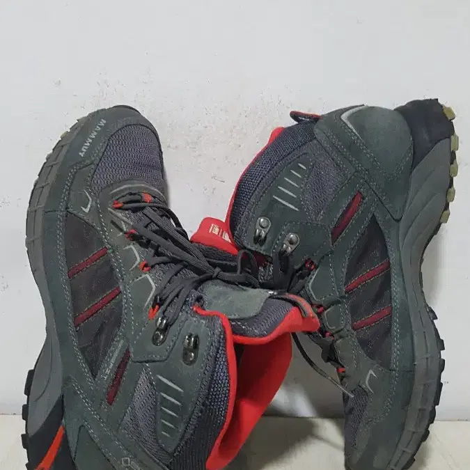 택포 250-255 정품 SWISS MAMMUT GORE-TEX 등산화!