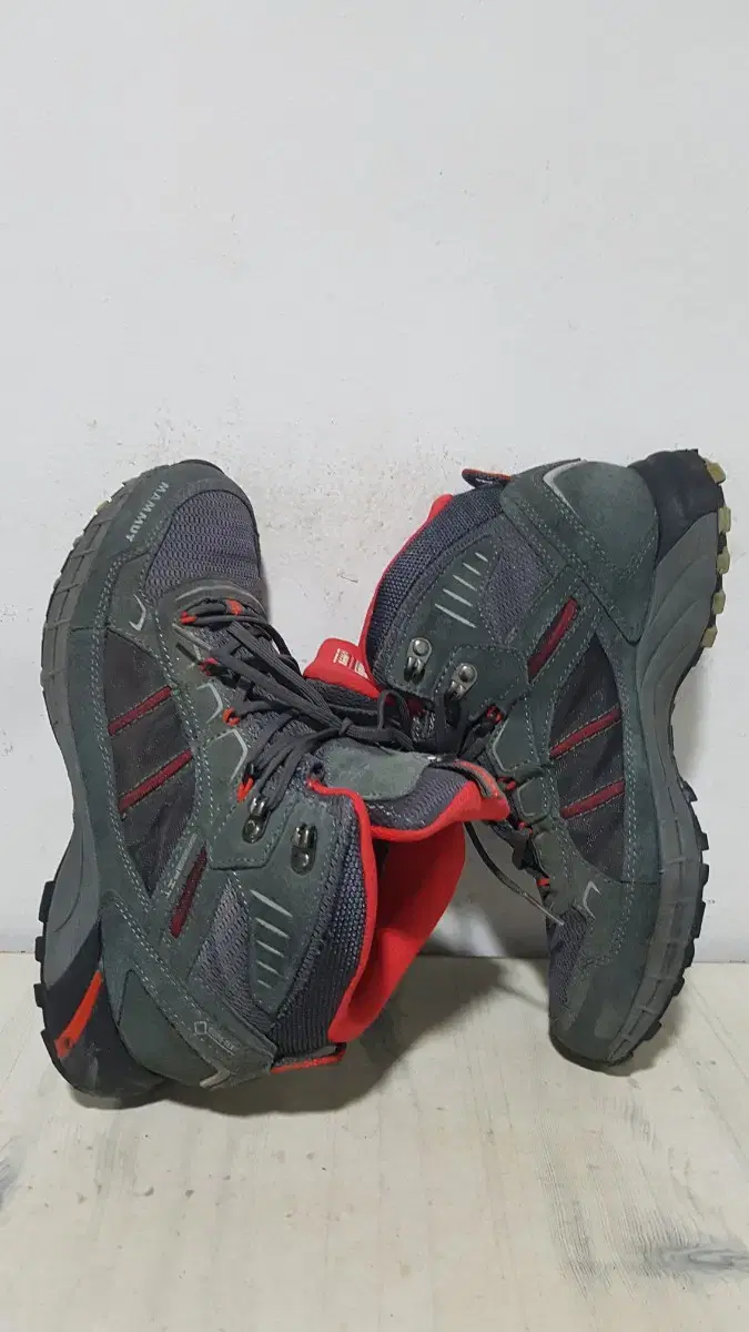 택포 250-255 정품 SWISS MAMMUT GORE-TEX 등산화!