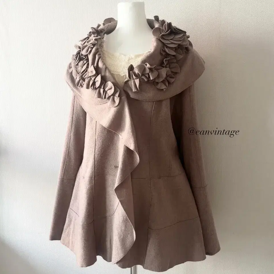 mute brown flower patch coat