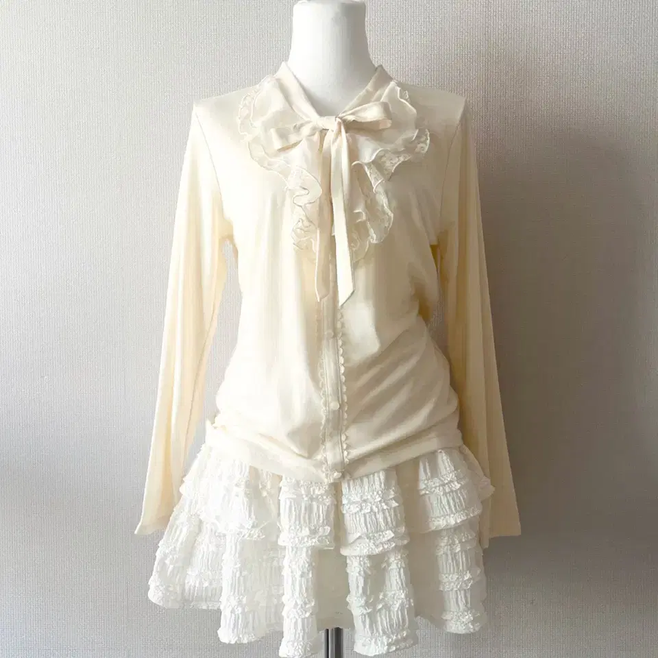 light cream lace ribbon top