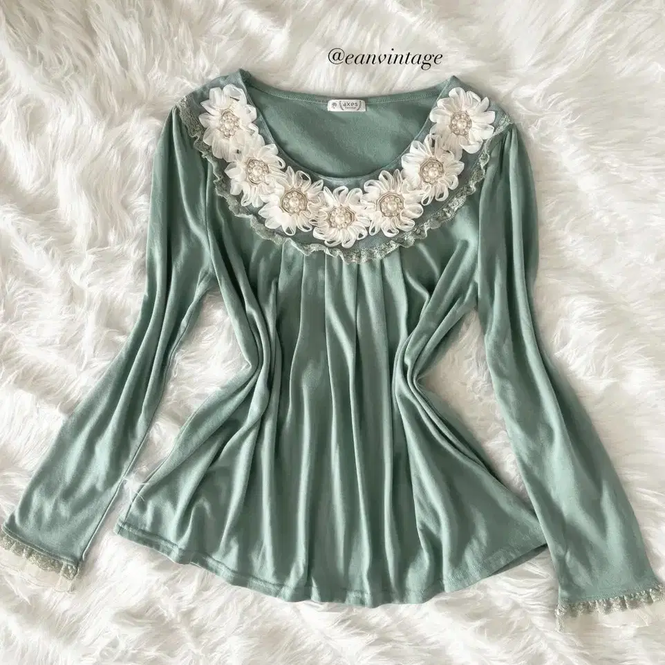 Axes Femme teal-green flower top