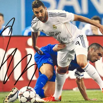 세일 중 - 카림 벤제마 친필 사인 포함 초대형 사진 - 카림 벤제마-