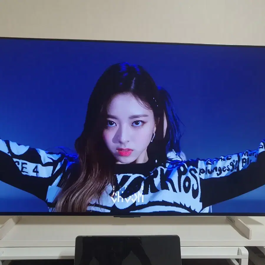 42c2 oled tv 판매합니다. 모니터암 과 브라켓 포함