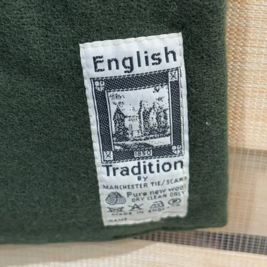 English tradition 머플러