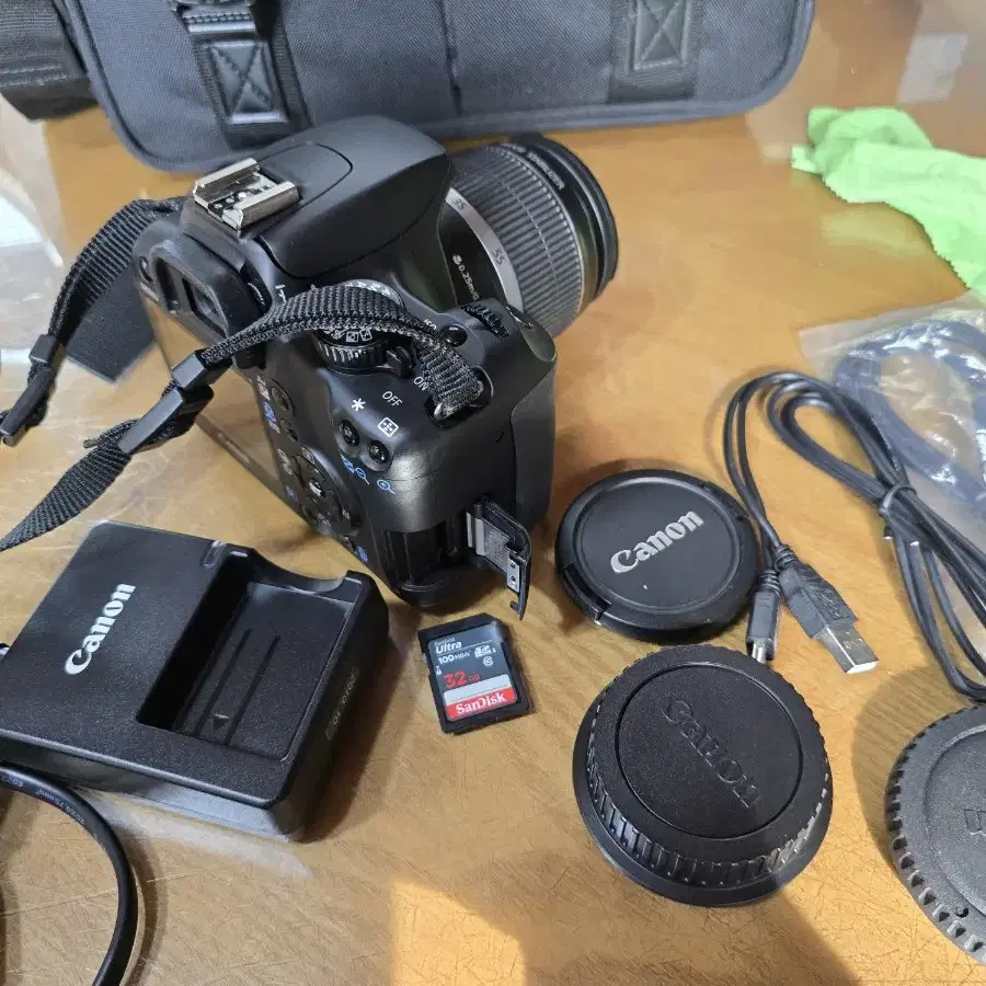 상태좋은 캐논 EOS 1000D 디지탈카메라