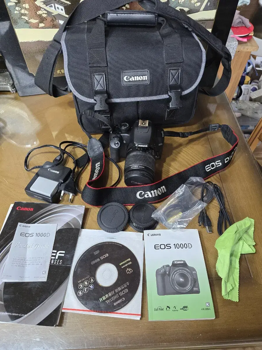 상태좋은 캐논 EOS 1000D 디지탈카메라