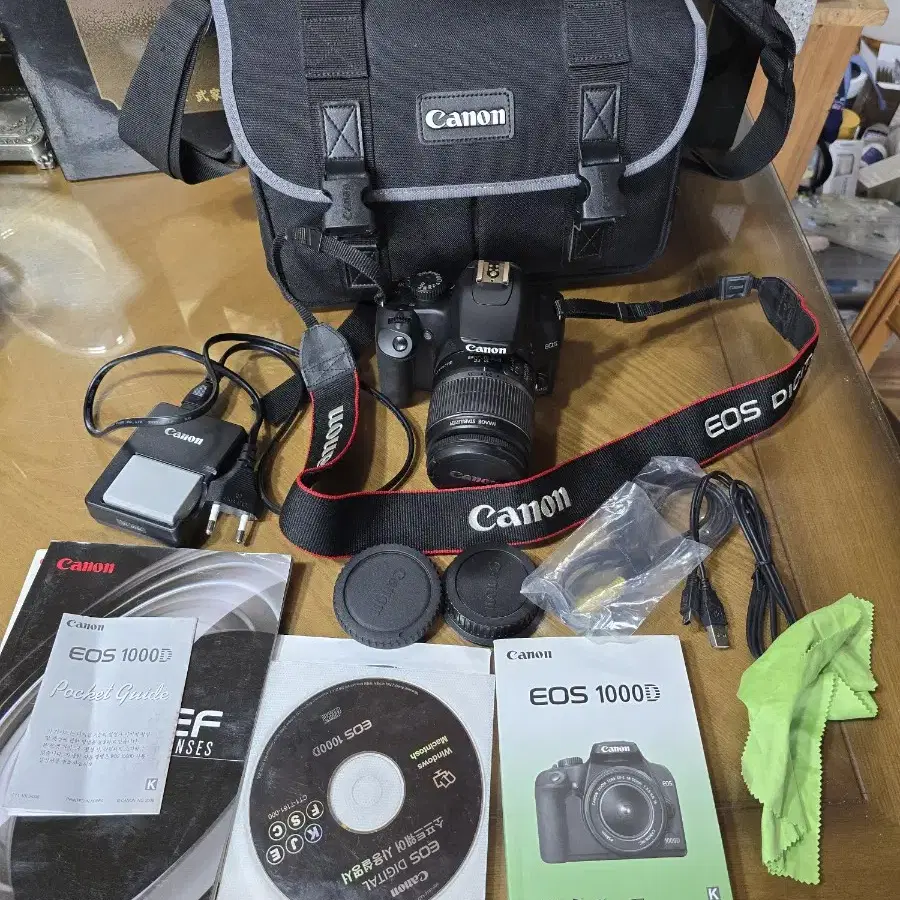 상태좋은 캐논 EOS 1000D 디지탈카메라