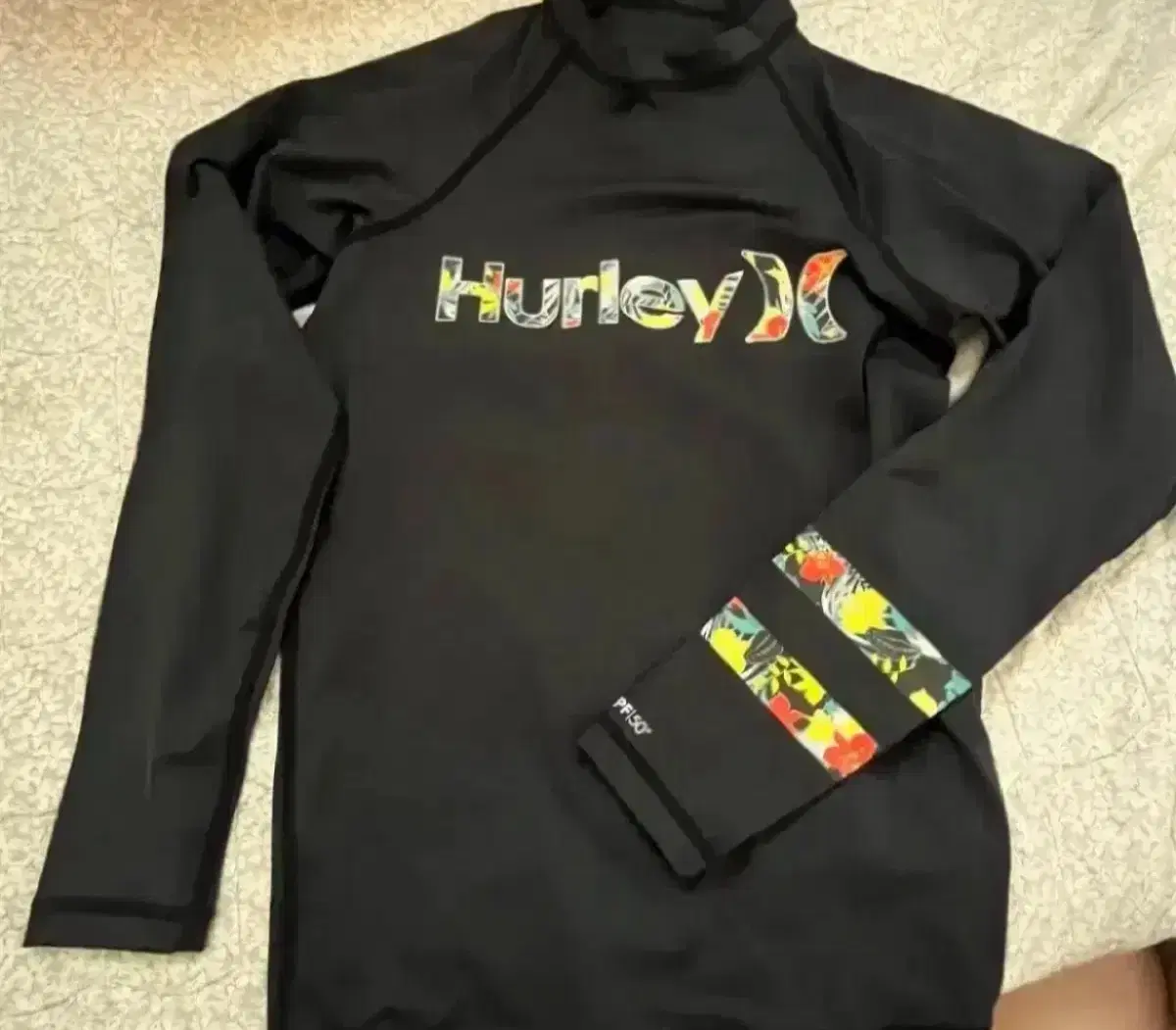 Hurley 헐리 래쉬가드 S사이즈