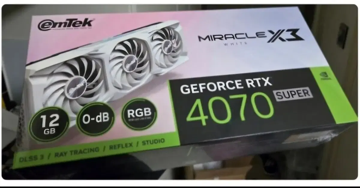 이엠텍 지포스 RTX 4070 SUPER MIRACLE X3 WHITE