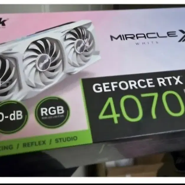 이엠텍 지포스 RTX 4070 SUPER MIRACLE X3 WHITE