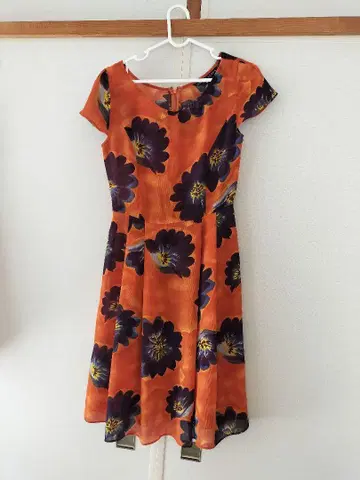 오렌지 꽃무늬 반팔 원피스 (슬립 포함)