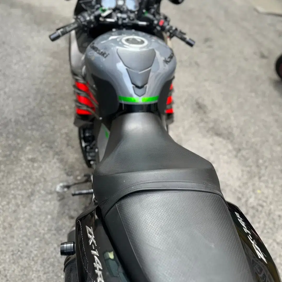 21년식 가와사키 zzr1400 zx14r 아크라포빅듀얼 블박2채널