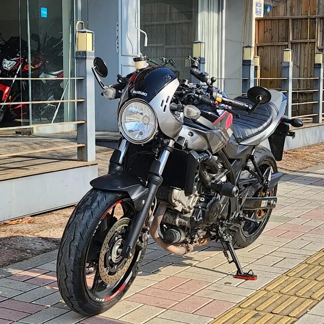 2018년식 스즈끼 SV650X 2채널블랙박스 관리잘된 바이크 판매합니다