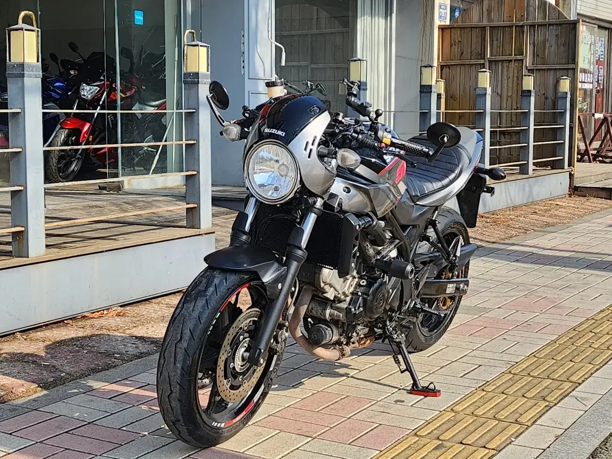 2018년식 스즈끼 SV650X 2채널블랙박스 관리잘된 바이크 판매합니다