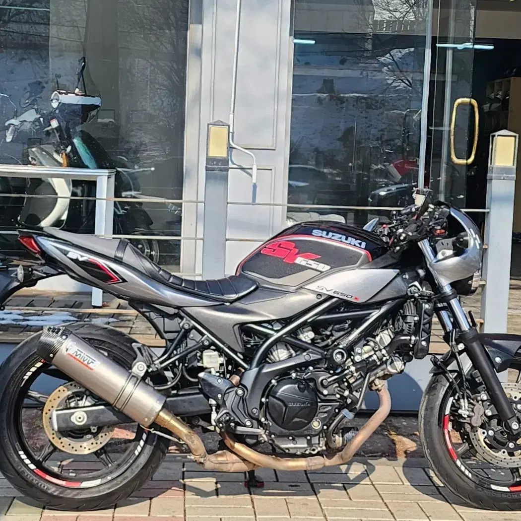 2018년식 스즈끼 SV650X 2채널블랙박스 관리잘된 바이크 판매합니다