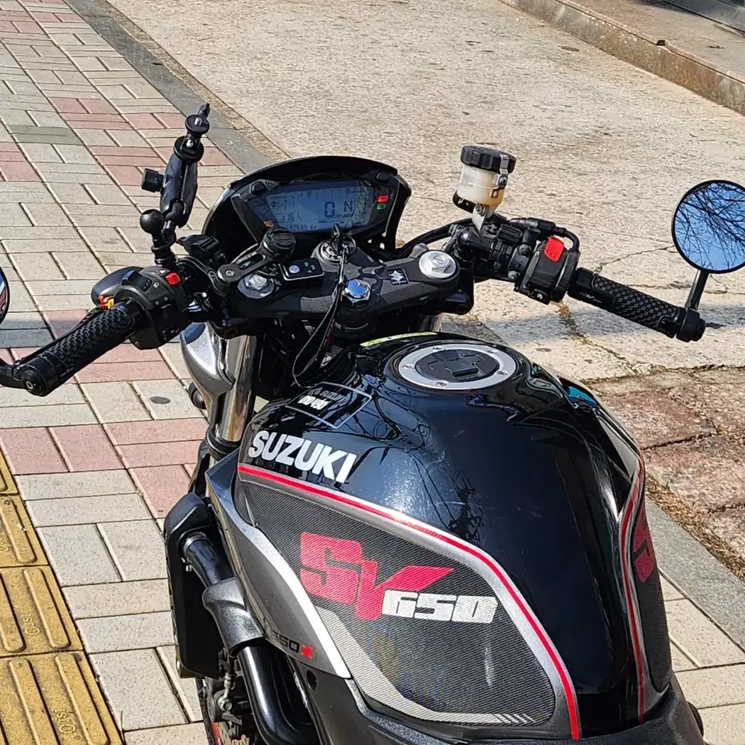 2018년식 스즈끼 SV650X 2채널블랙박스 관리잘된 바이크 판매합니다