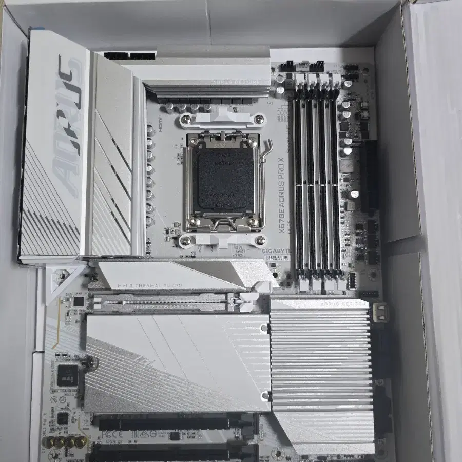 기가바이트 x670e 어로스 프로 x 메인보드 판매합니더