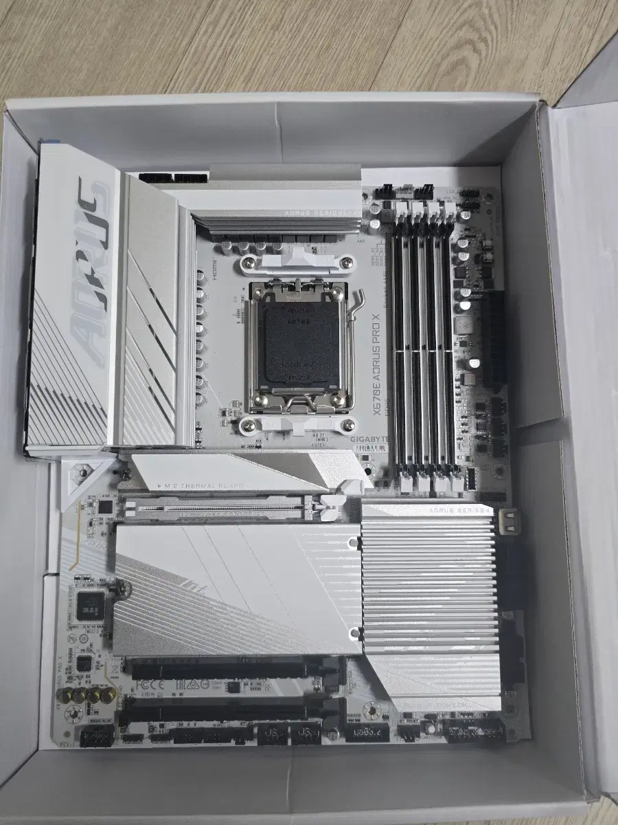 기가바이트 x670e 어로스 프로 x 메인보드 판매합니더