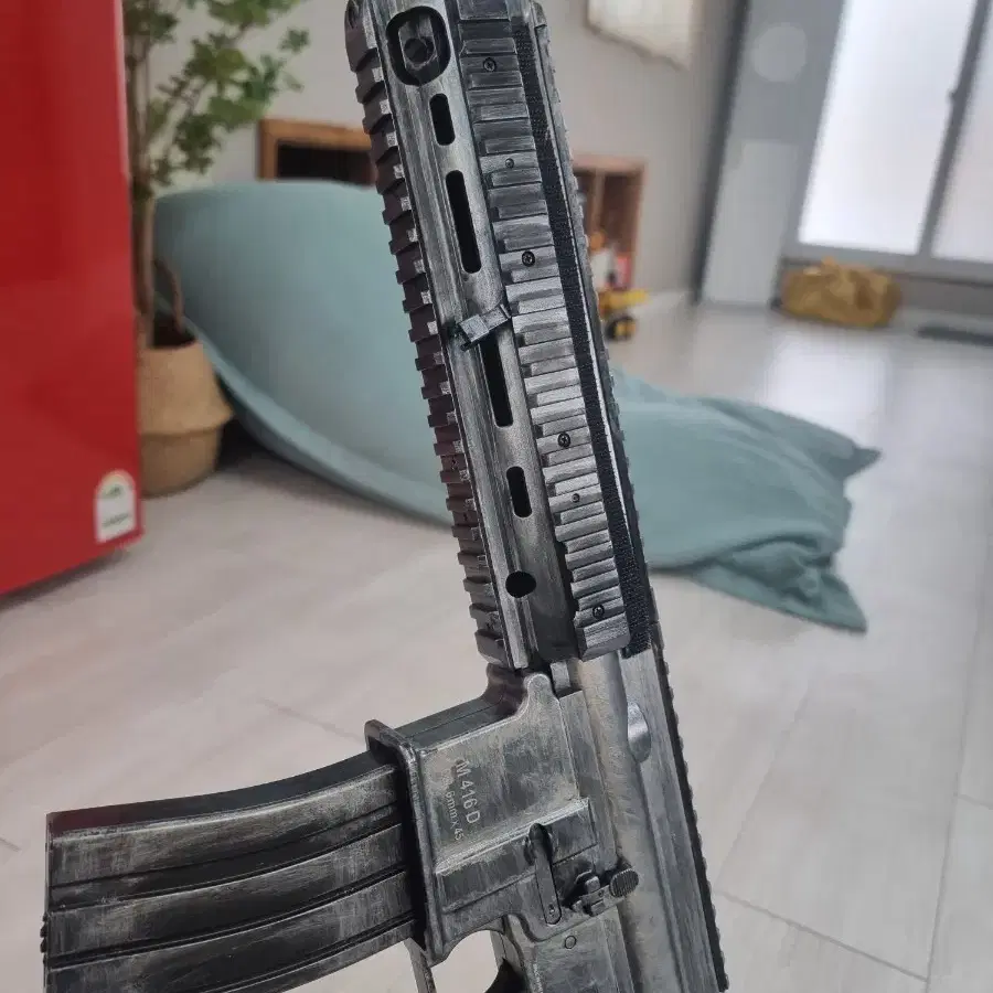 아카데미 HK416 STD 배터리화 및 웨더링버전 판매합니다.