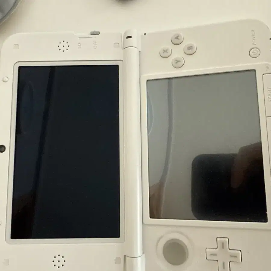 닌텐도 3DS XL 화이트 뉴큰다수 팝니다