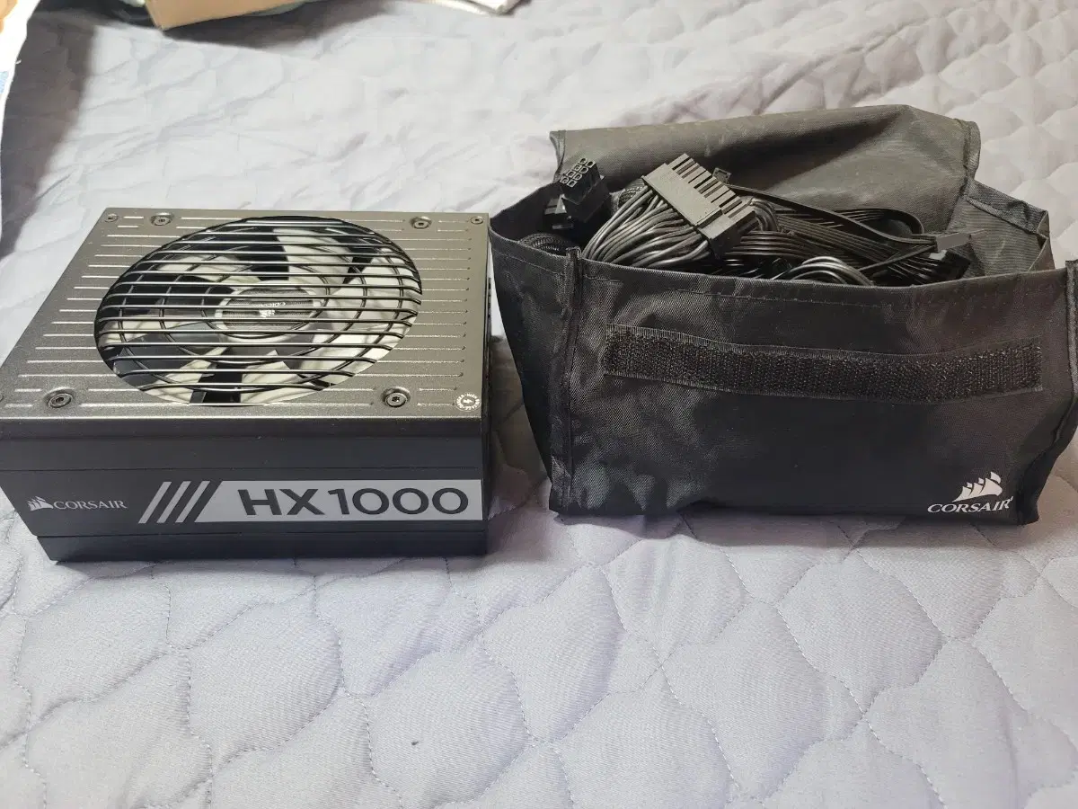 커세어 HX1000 80PLUS PLATINUM 파워 서플라이