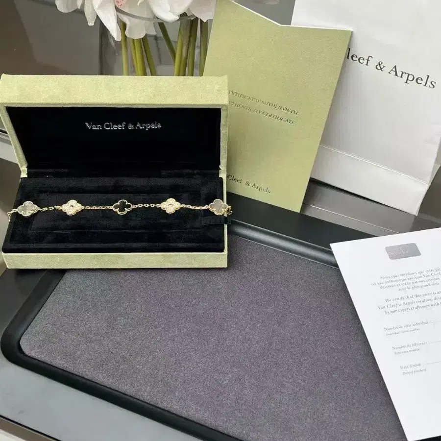 Van Cleef & Arpels네잎 클롭 펜던트 가지각색 팔찌18cm