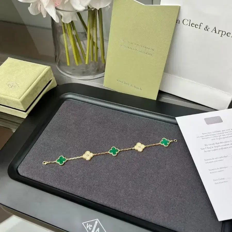 Van Cleef & Arpels네잎 클롭 펜던트 팔찌18cm