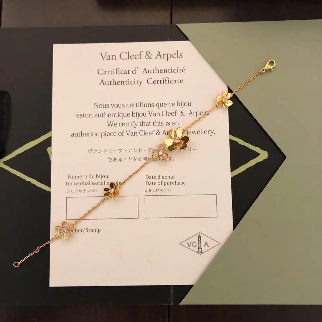 Van Cleef & Arpels다양한 꽃무늬의 펜던트 팔찌18cm