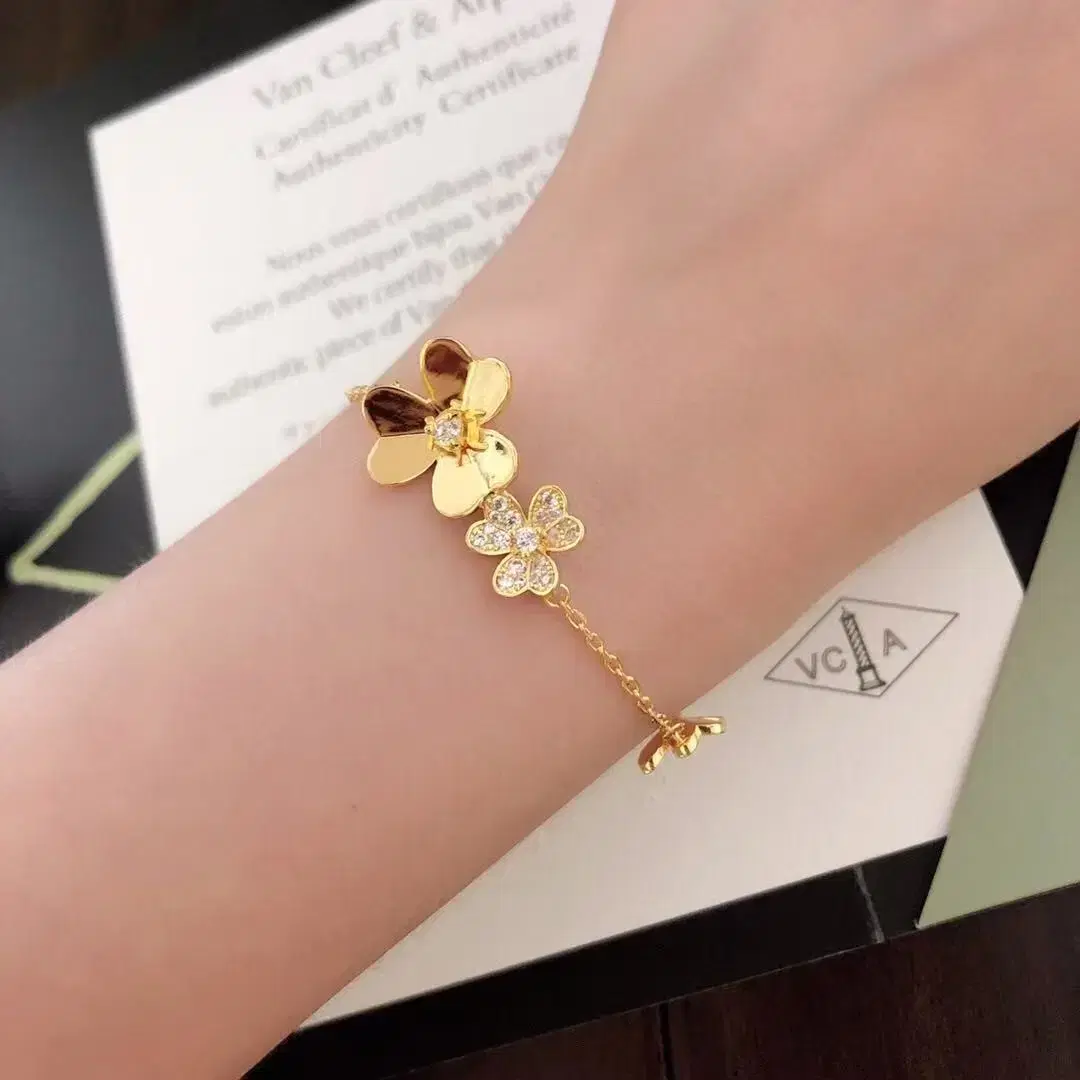 Van Cleef & Arpels다양한 꽃무늬의 펜던트 팔찌18cm