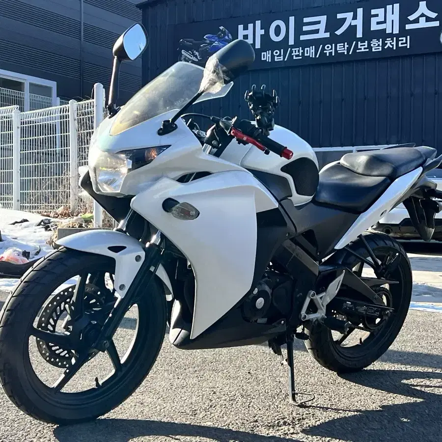 혼다 cbr125 11년식 2만km대 백마 저렴히 판매합니다