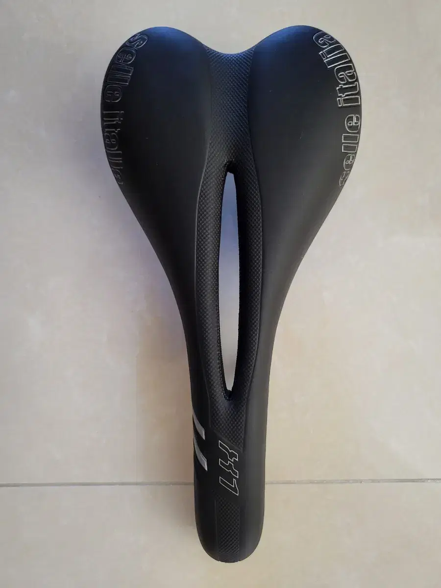 selle Italia x1 자전거안장 입니다.