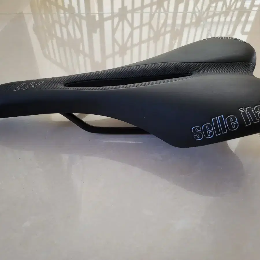 selle Italia x1 자전거안장 입니다.