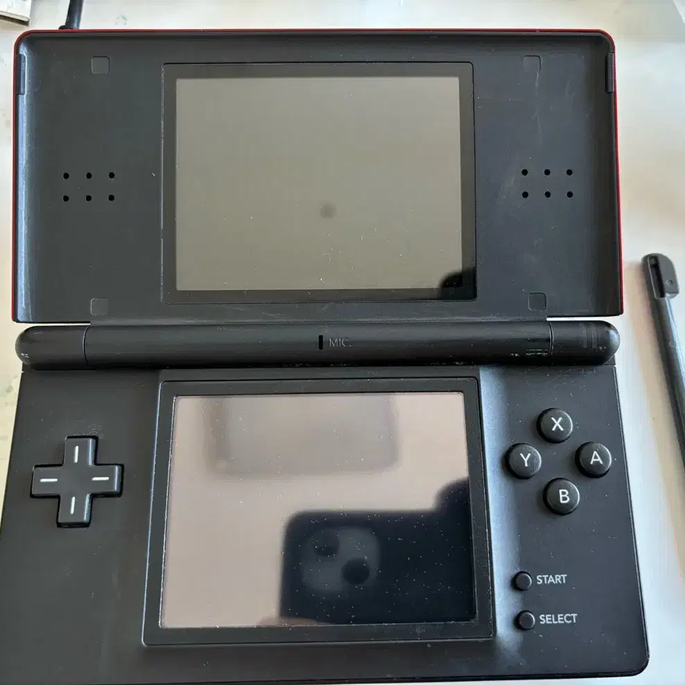 닌텐도 DS lite 콘솔 + stylus 판매 (영어판)