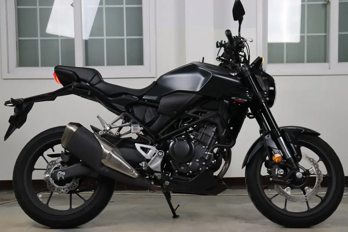 2024년식 혼다- CB300R 짧은 키로수 판매합니다