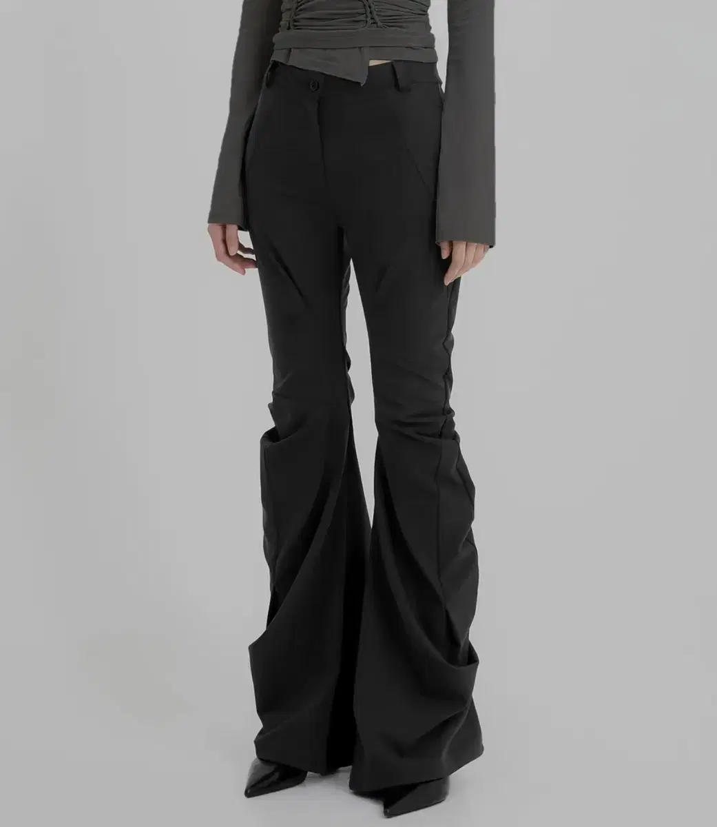 새상품)플레어업 Asymmetrical Drape Pants 블랙