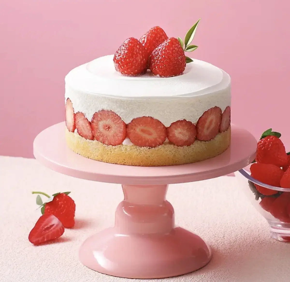 Paris Baguette Paris Baguette Strawberry Frappe Cake