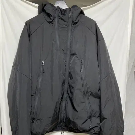 모이프 (AW24) INSULATED PARKA BLACK 2사이즈 판매