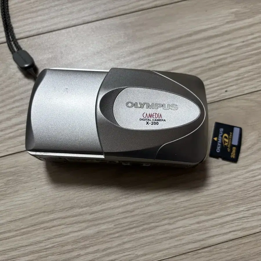 Olympus Camedia X-200 디지털 카메라