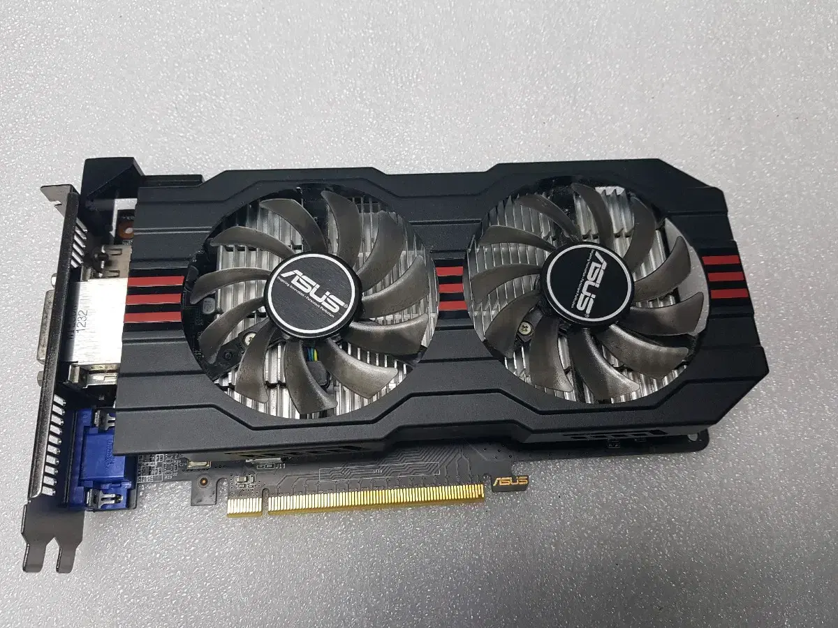 ASUS 그래픽카드 GTX 650TI 입니다