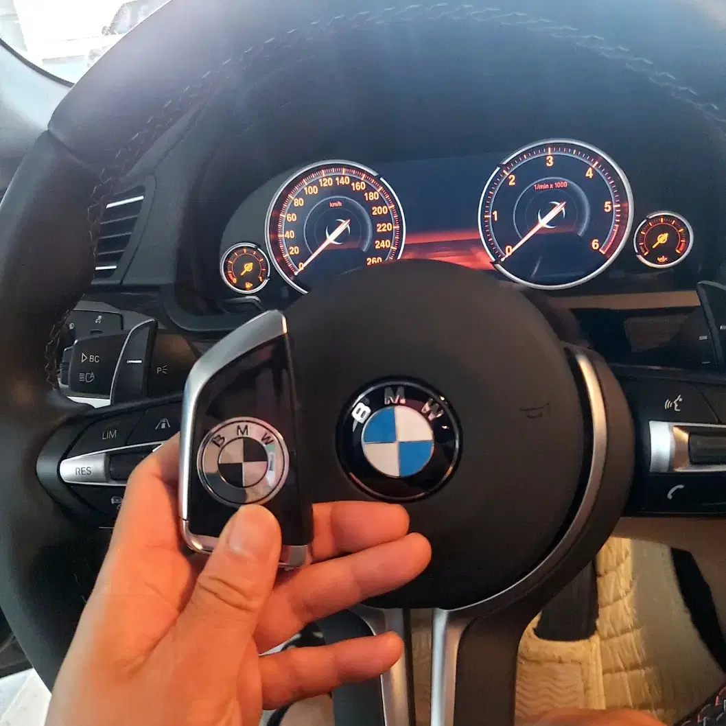 BMW 전연식 전모델 차량 근접도어 원격시동 디지털 차키로 업그레이드