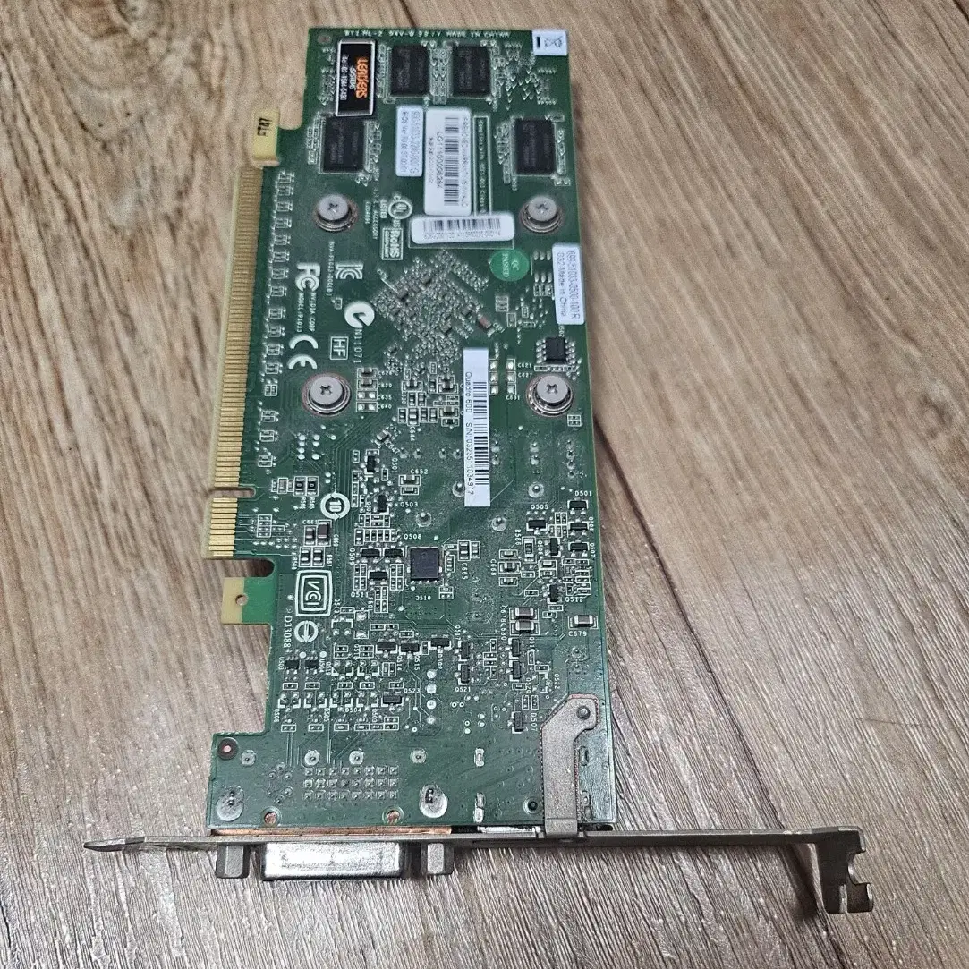 NVIDIA Quadro 600 그래픽카드