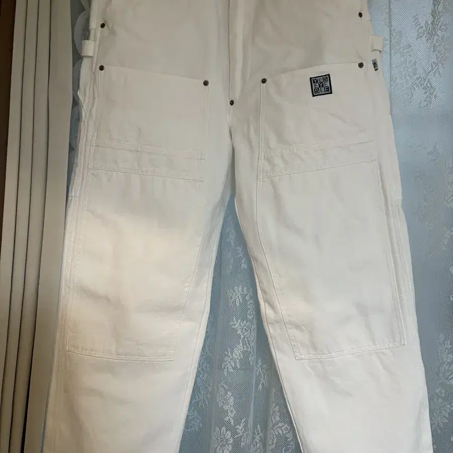 YESEYESEE WHITE PANTS 예스아이씨 더블니 카펜터 팬츠