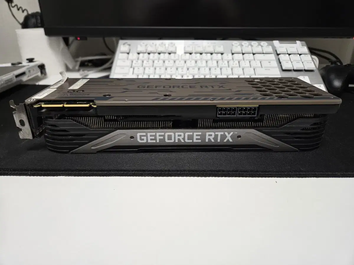 이엠텍 RTX 3090 블랙에디션