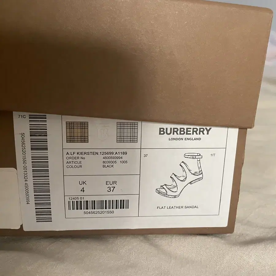 (uk4) Burberry 블랙 샌들 Kiersten Sandals